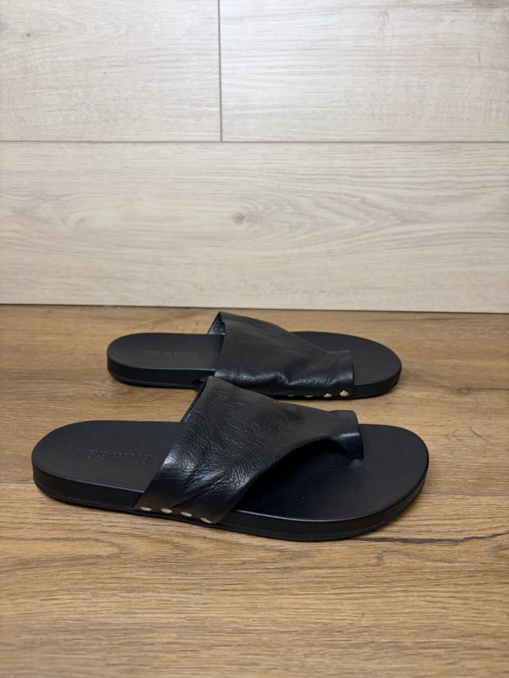 Steve Madden Kessey Black Leather Toe-Ring Flat Sandals 8.5